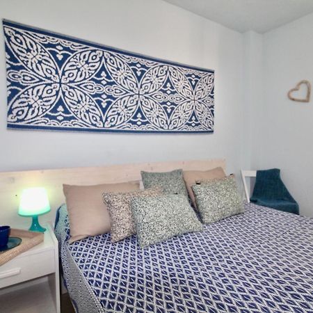 Agradable Apartamento Con Terraza En Formentera Es Pujols Eksteriør billede
