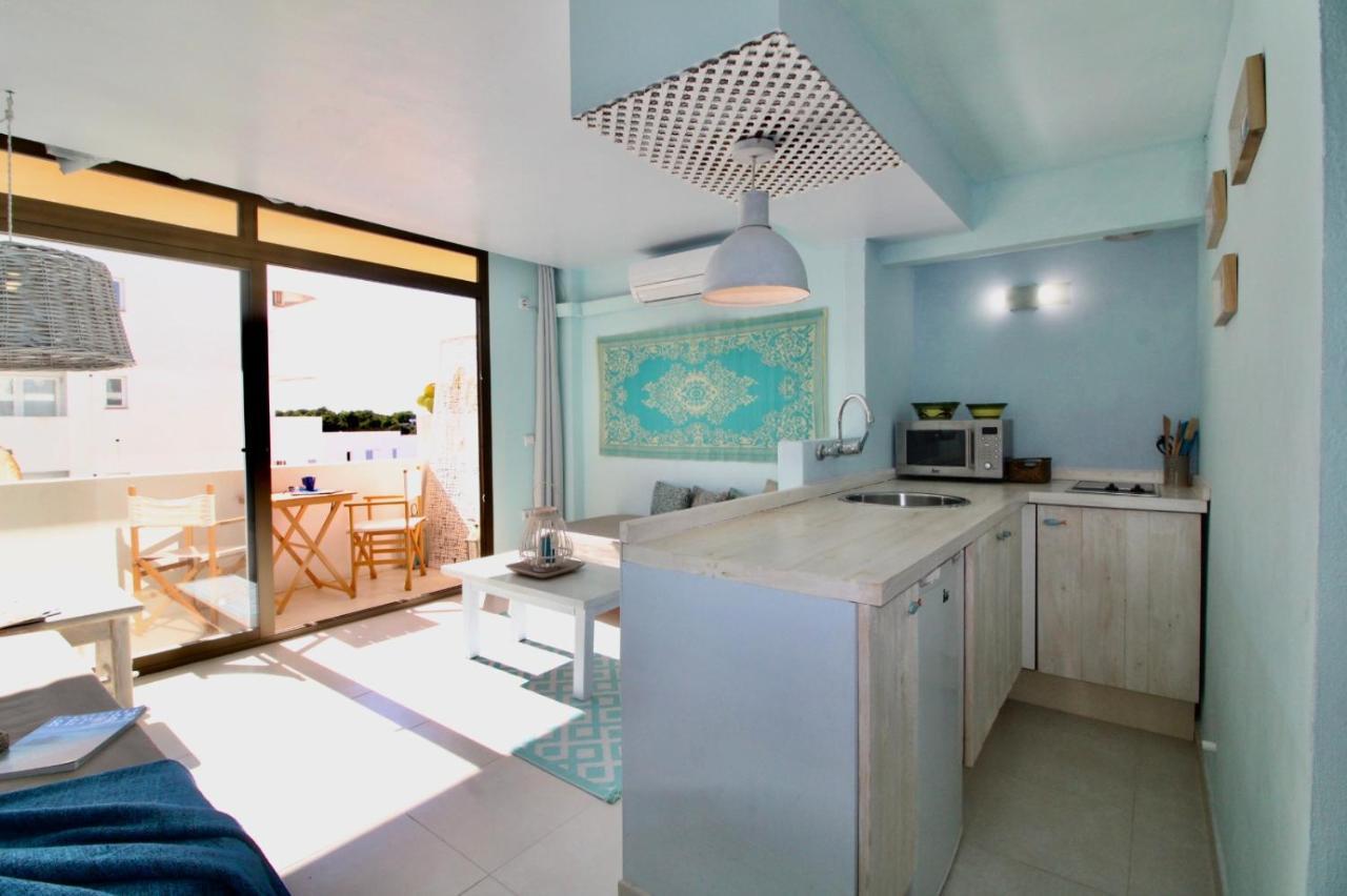 Agradable Apartamento Con Terraza En Formentera Es Pujols Eksteriør billede