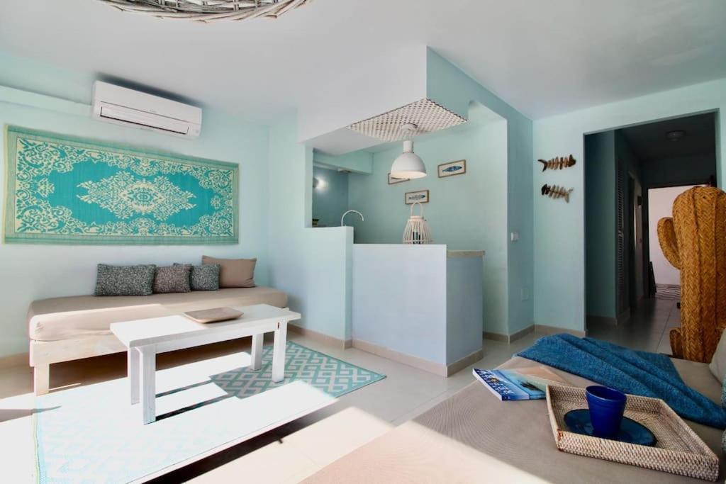 Agradable Apartamento Con Terraza En Formentera Es Pujols Eksteriør billede