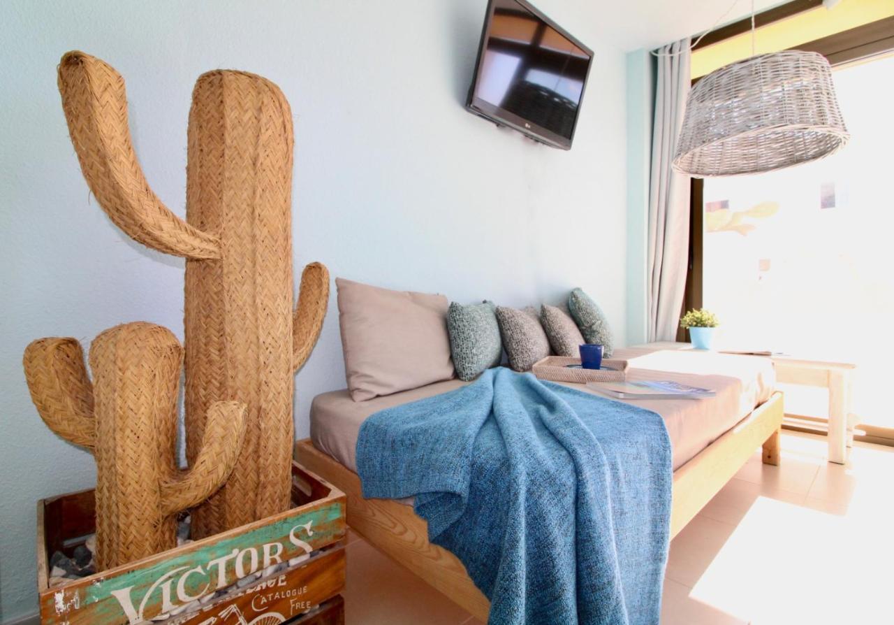 Agradable Apartamento Con Terraza En Formentera Es Pujols Eksteriør billede