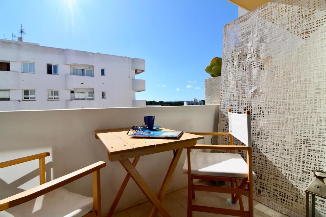 Agradable Apartamento Con Terraza En Formentera Es Pujols Eksteriør billede