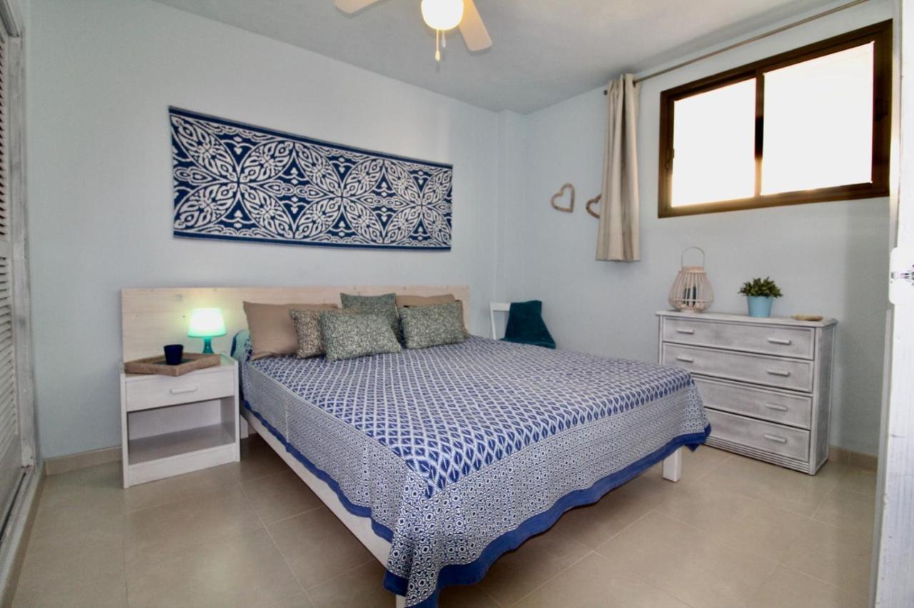 Agradable Apartamento Con Terraza En Formentera Es Pujols Eksteriør billede